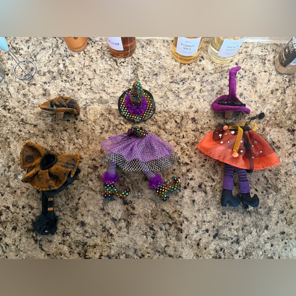A set of Halloween Decoration Witch Costume for Wine Bottles - Picture 1 of 2